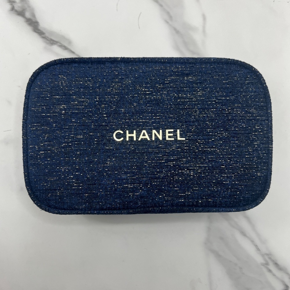 CHANEL Absolute Allure Set Holiday 2023 Cosmetic Pouch - Picture 3 of 12